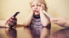 Bố mẹ mê điện thoại: Ảnh hưởng khôn lường tới con cái